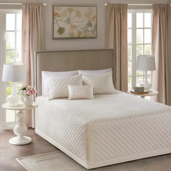 Madison Park Ivory Miller Tailored Bedspread Set 4pc - Picture 1 of 7